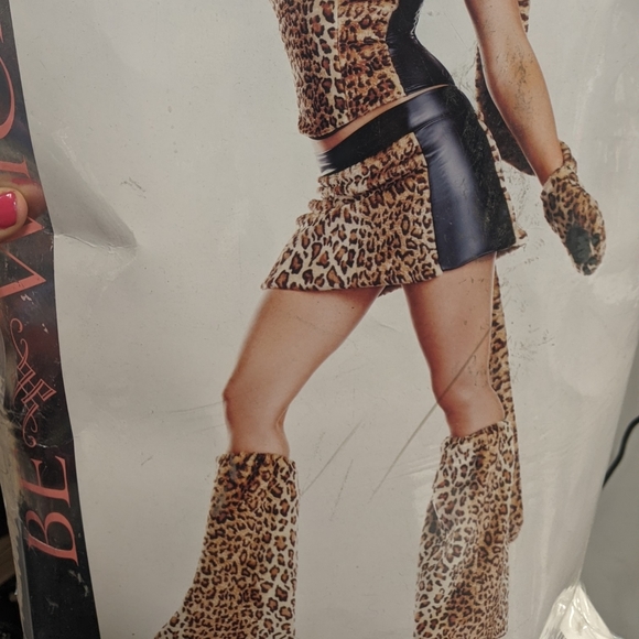 Be Wicked 6 piece Lusty Leopard Costume - Picture 3 of 4